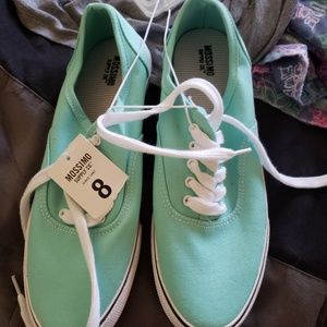 Mossimo teal canvas low top shoes